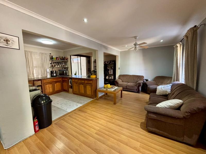4 Bedroom Property for Sale in Pellissier Free State